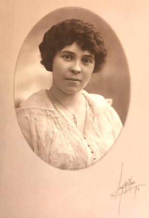 Libby Art Studio, 1916, photo of a young woman (McIntyre-Culy Collecton)